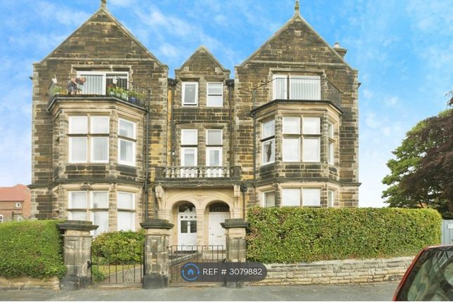 3-bed flat on Scarborough, £1,100/mo