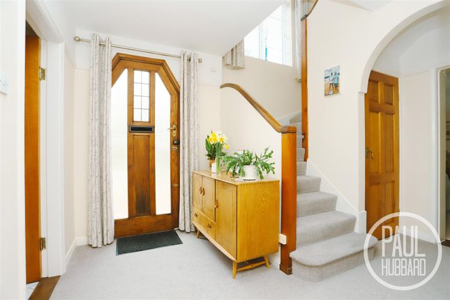 19, Normanston Drive, Lowestoft photo 4