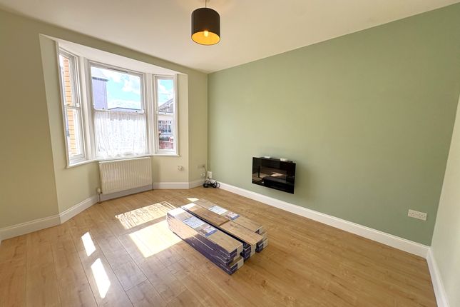 32, EXETER photo 5