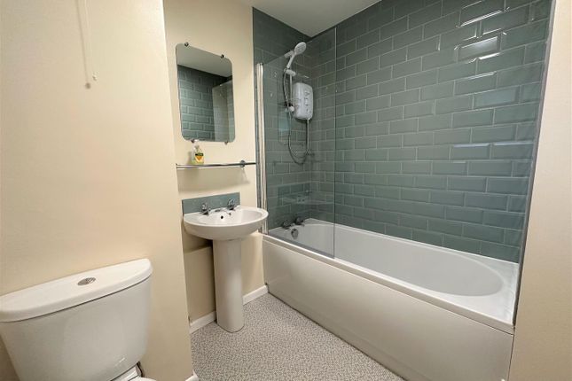 Flat 10, Seaway Court, New Road, Brixham photo 4