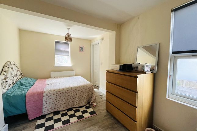 3 Rose Cottages,, The Chase, Pinner photo 5