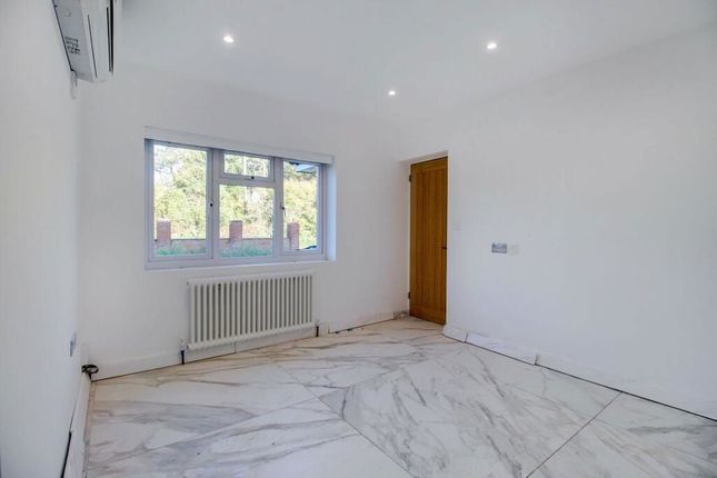 358, Sandyhurst Lane, Ashford photo 4