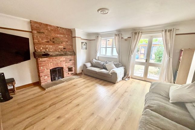 Wisteria Cottage, Green Road, Egham photo 3