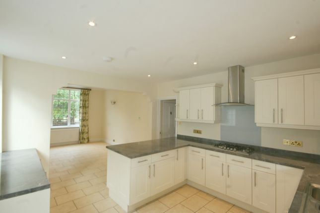 Northwold, 33, Austenway, Bucks photo 4