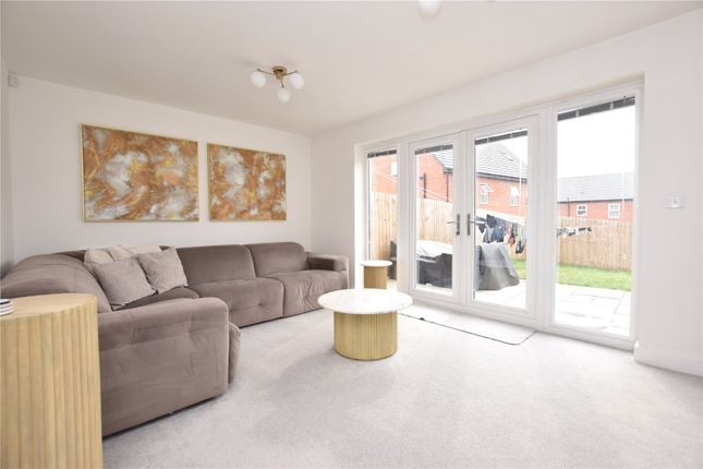 36, Roche Avenue, West Yorkshire photo 4