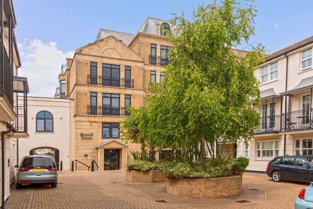 Flat to rent in Russell Mews, Brighton BN1