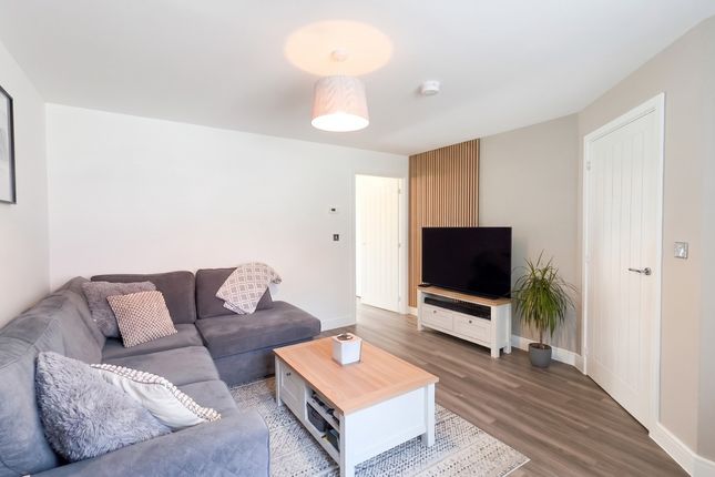 31 Beaufort Park, Wokingham, Berkshire photo 4