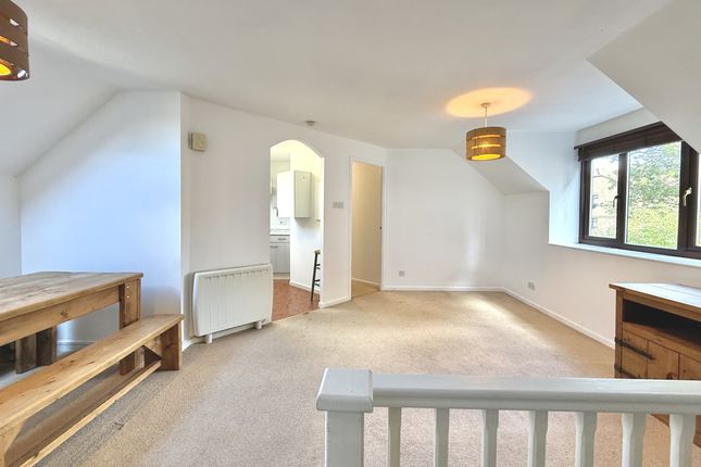 82, Sterling Gardens, London photo 2