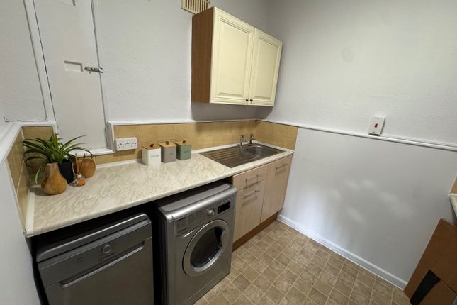 9 Elmfield North Block,, Millbrook Road East, Hampshire photo 5