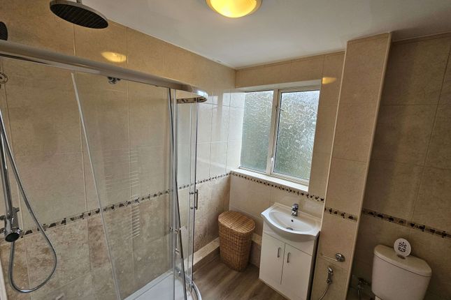 33, The Larches, LUTON photo 4