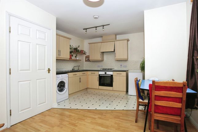 Thumbnail Flat for sale in Queens Walk, Peterborough