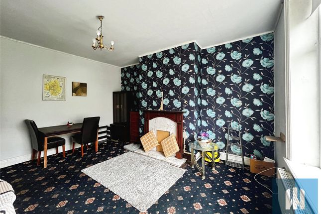 131, Blackmoorfoot Road, Huddersfield photo 2