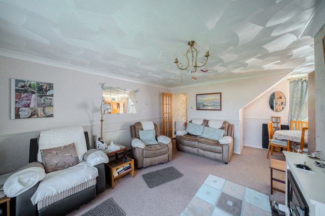 33, Willow Drive, Newport photo 4