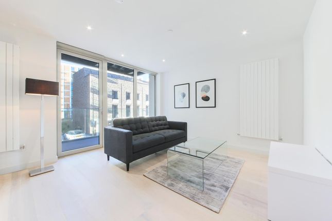 Thumbnail Flat to rent in Liner House, Royal Wharf, London