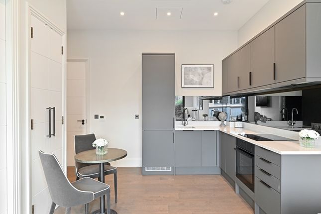 Flat for sale in Selsdon Way, Canary Wharf