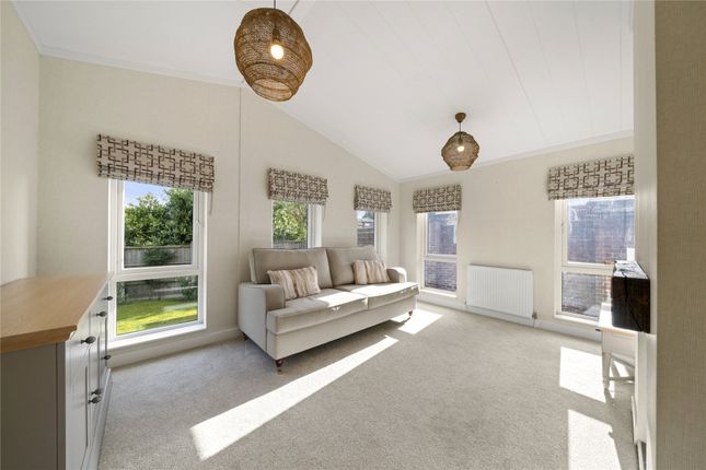 34 Thames Retreat, 141, Chertsey Lane, Surrey photo 4