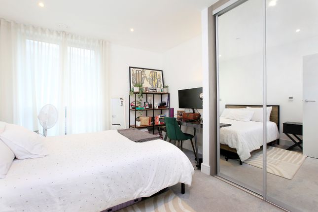 Flat for sale in Wilson House, 94 York Road, Battersea, London