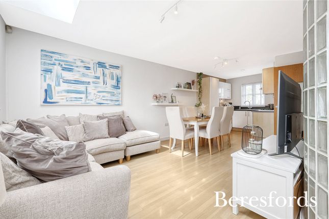 Flat for sale in Hart Street, Brentwood