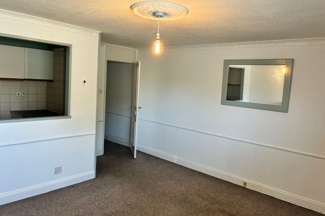 6, 5, Lake Drive, Peacehaven photo 2