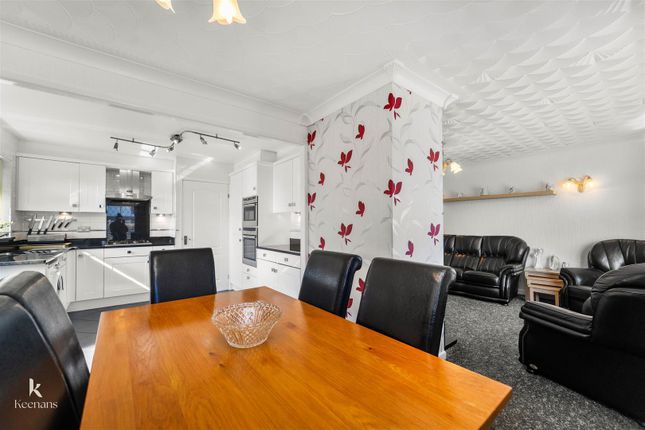 8, Milton Close, Rossendale photo 3
