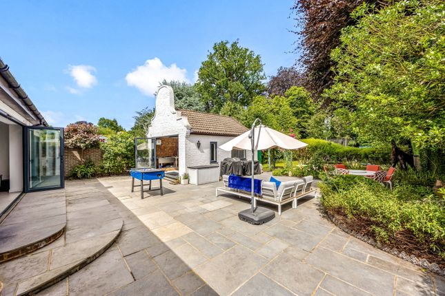 11, Wimblehurst Road, Horsham photo 3