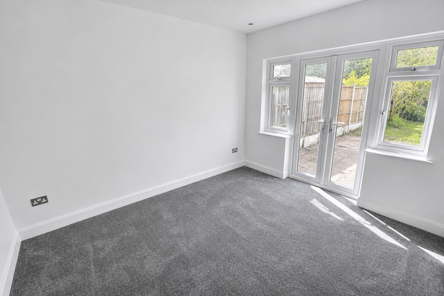 21, Warren Chase, Thundersley photo 3