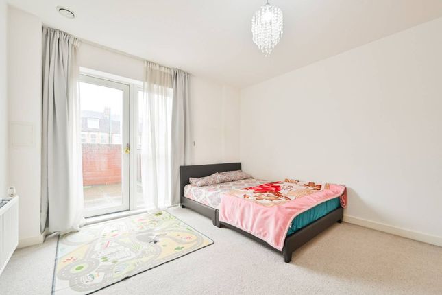 Maisonette for sale in Ruby Mews, Wood Green, London