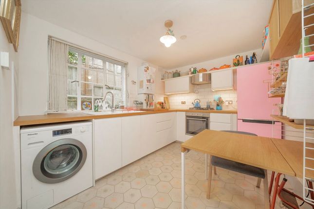 61, Tudor Close, London photo 3