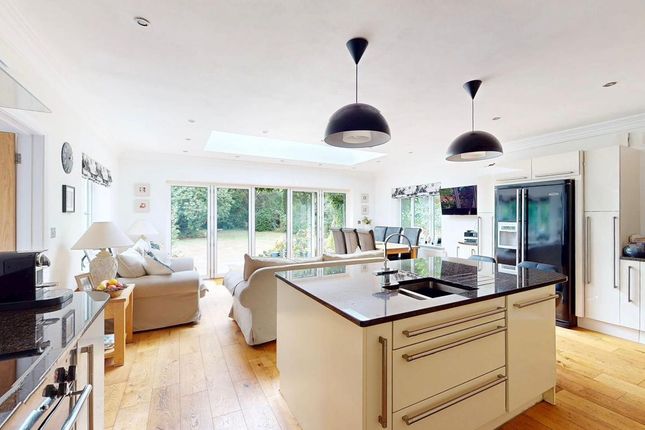 4, Wight Walk, Ferndown photo 4
