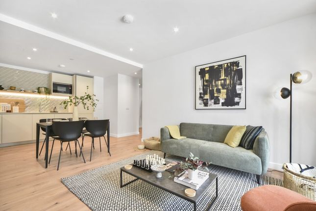 Flat to rent in Uncle, Deptford