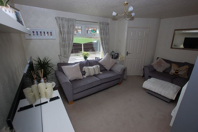 70, Hazelhurst Road, Greater Manchester photo 2