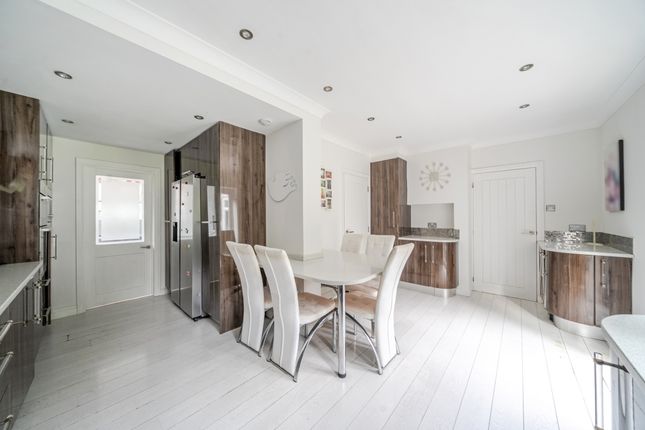 135, Harestone Valley Road, Caterham photo 2