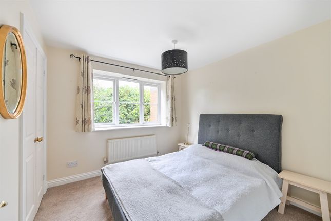 22, Farringdon Court, Erleigh Road, Reading photo 4