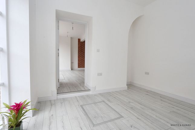 Flat 5, The Old Granary, Bank Street, Southampton photo 4