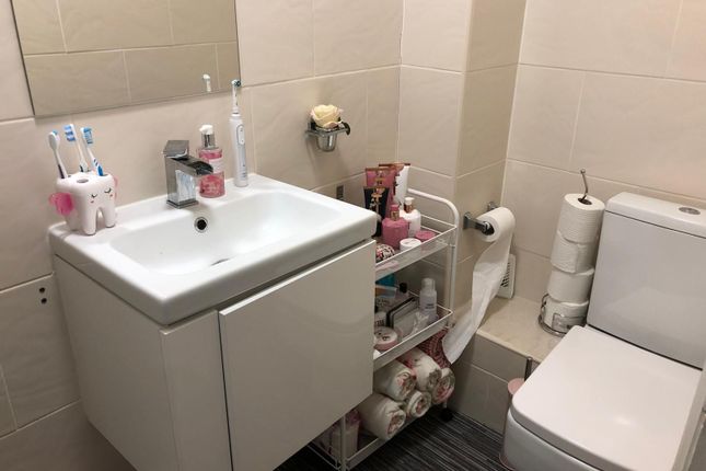 Flat 4, Leeds photo 5