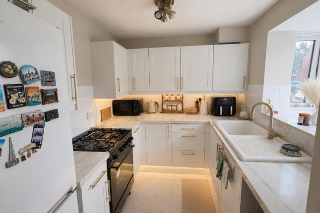 8, Crest Avenue, Grays photo 3