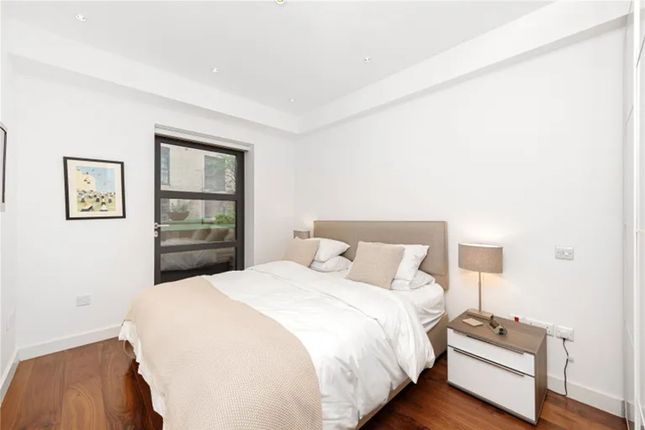 Flat 4, 30 Blandford Street, London photo 4