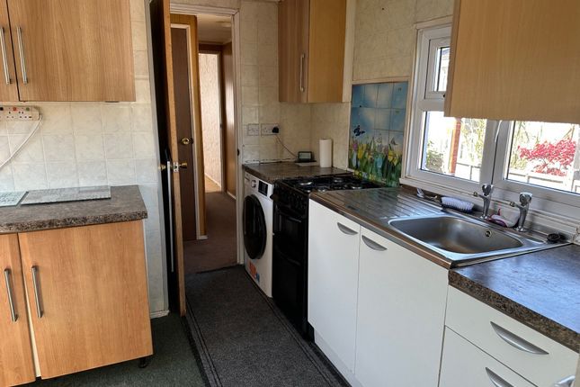 14, Dukesmead Mobile Home Park, Peterborough photo 3