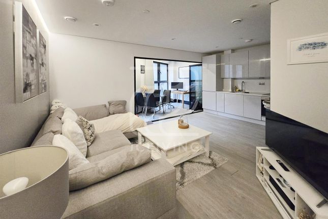 6 Buckle Street, London photo 2