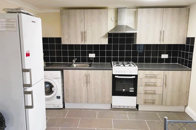 1st Floor Flat, 32, Broad Walk, Hounslow photo 3