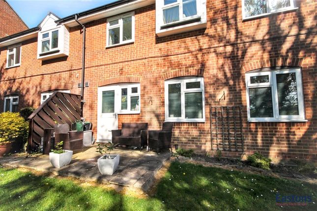 Flat 5, Rowan Mead,, Henbit Close, Surrey photo 2