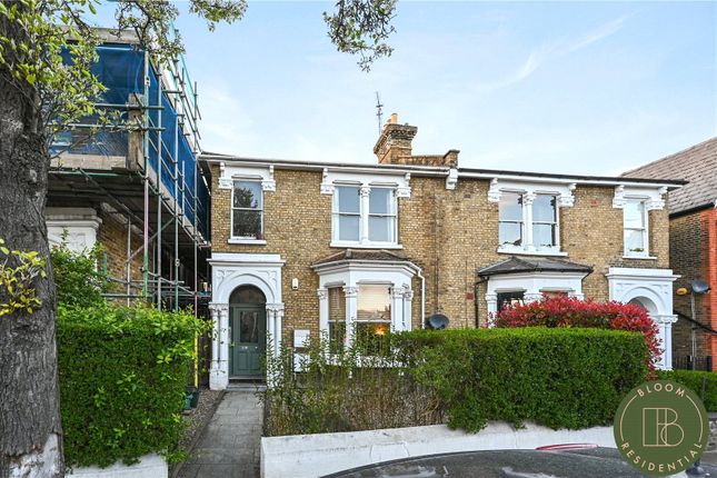 Thumbnail Flat for sale in Shaftesbury Road, Stroud Green, London