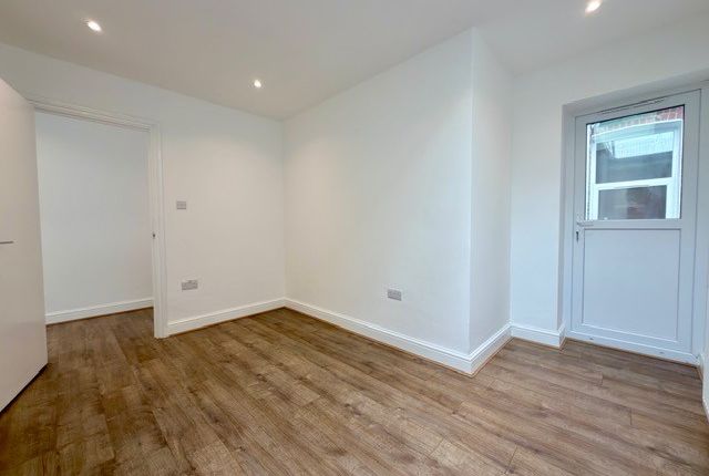 F1, 32, Gambole Road, Tooting, London photo 5
