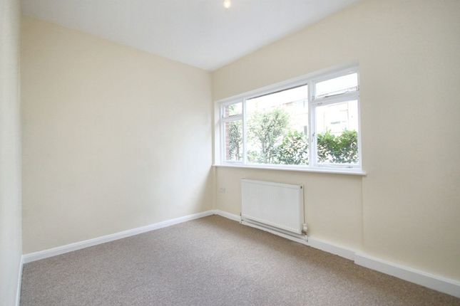 22 Glengall Road, Woodford Green photo 4