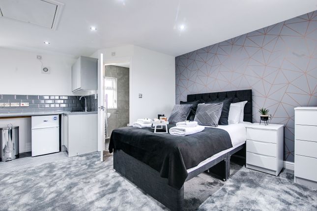 Studio flat on 108, Coney Green Drive, Birmingham, £775/mo