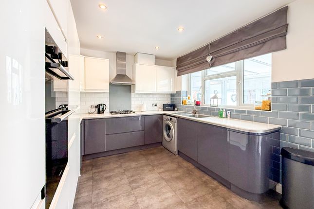 36, Hyperion Avenue, Polegate photo 4