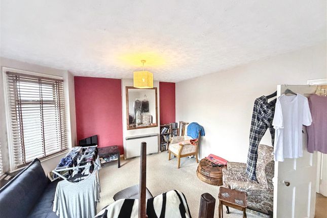 Flat 2, 153, Heath Road, Leighton Buzzard photo 2