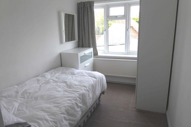Room to rent in Wokingham Road, Earley