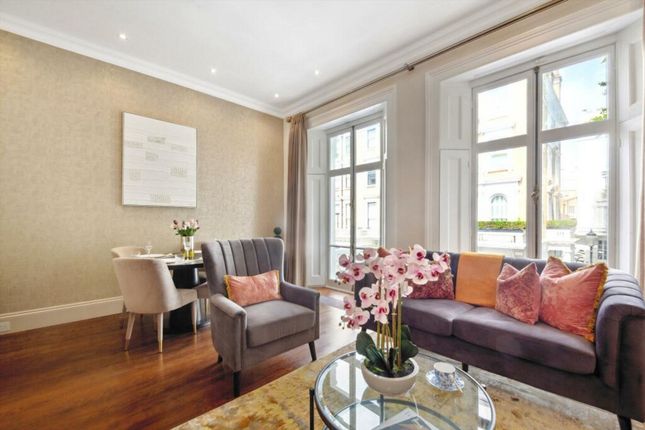 Flat to rent in Ovington Square, London, 1