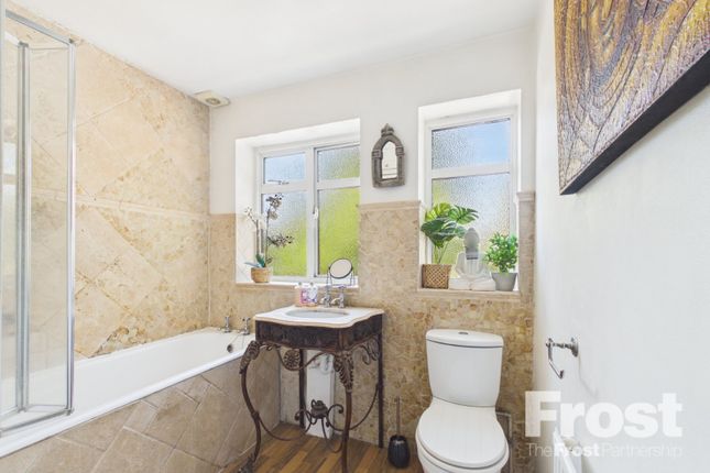 Room 2, 33, Queens Way, Feltham photo 3